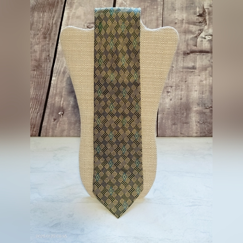 Brioni Tie Necktie Silk Handmade in Italy Gold Blue Geometric Diamond Luxury. T